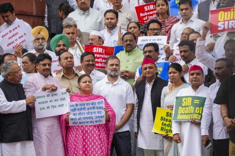 ਵਿਰੋਧੀ ਧਿਰਾਂ ਵੱਲੋਂ ਸੰਸਦ ਭਵਨ ਬਾਹਰ ਭਾਰੀ ਪ੍ਰਦਰਸ਼ਨ