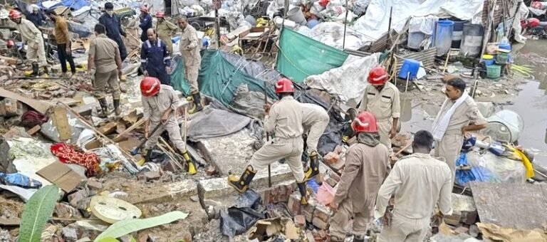 ਕੰਧ ਡਿੱਗਣ ਕਾਰਨ ਸੱਤ ਮੌਤਾਂ