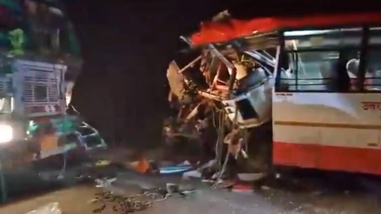 ਬੱਸ ਅਤੇ ਟਰੱਕ ਦੀ ਸਿੱਧੀ ਟੱਕਰ ’ਚ 5 ਦੀ ਮੌਤ, 15 ਜ਼ਖਮੀ ਯੂ.ਪੀ.