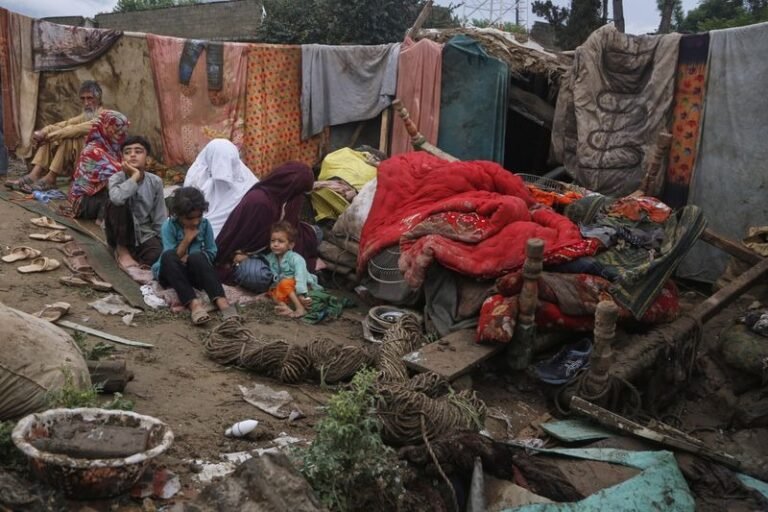 ਪਾਕਿਸਤਾਨ ’ਚ ਹੜ੍ਹਾਂ ਕਾਰਨ 327 ਵਿਅਕਤੀ ਮਰੇ