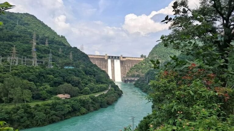 ਭਾਖੜਾ ਡੈਮ ਦੇ ਚਾਰ ਫਲੱਡ ਗੇਟ ਖੋਲ੍ਹੇ, ਲੋਕ ਪ੍ਰੇਸ਼ਾਨ