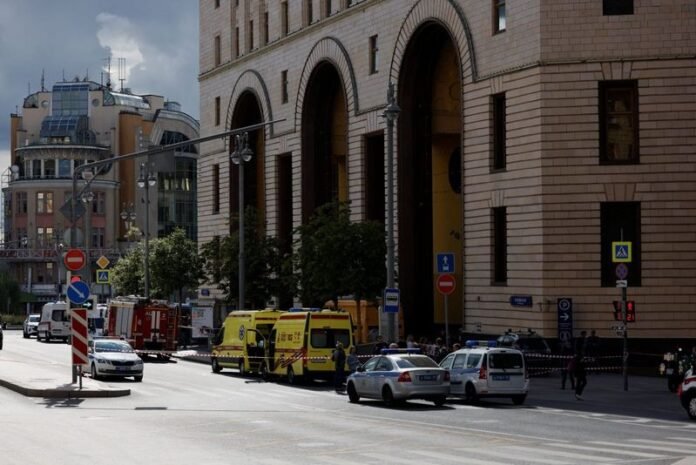 Explosion at Moscow Shopping Center Kills One, Injures Two