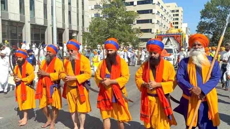 ਪ੍ਰਕਾਸ਼ ਪੁਰਬ ਨੂੰ ਸਮਰਪਿਤ ਹਰਿਮੰਦਰ ਸਾਹਿਬ ਸਮੂਹ ਤੋਂ ਨਗਰ ਕੀਰਤਨ ਸਜਾਇਆ ਅੰਮ੍ਰਿਤਸਰ