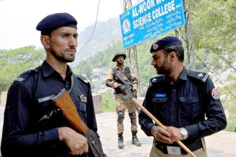 ਪਾਕਿਸਤਾਨ ਦੇ ਪੁਲੀਸ ਸਿਖਲਾਈ ਕੇਂਦਰ ’ਤੇ ਹਮਲਾ ਕਾਰਨ ਸੱਤ ਪੁਲੀਸ ਮੁਲਾਜ਼ਮ ਤੇ ਛੇ ਦਹਿਸ਼ਤਗਰਦ ਹਲਾਕ