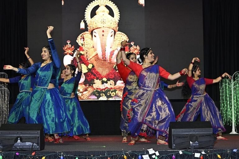 ਵਿਨੀਪੈਗ ਭਾਰਤੀ ਕਮਿਊਨਿਟੀ ਨੇ ਰਲ ਕੇ ਮਨਇਆਦੀਵਾਲੀ ਮੇਲਾ