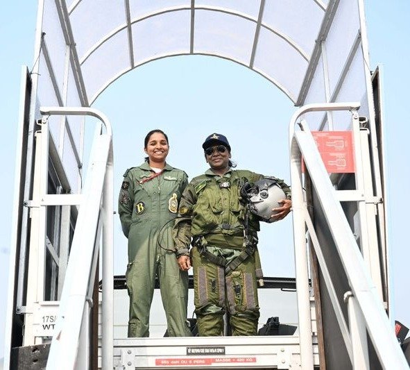 Shivangi Singh Rafale fighter jet President Droupadi Murmu Operation Sindhur Indian Air Force Pakistan false claim Indian women pilot Defence news South Asia conflict Fake news debunked