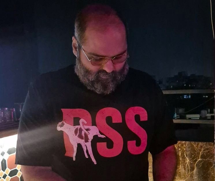 ਕਾਮੇਡੀਅਨ ਨੇ ਆਰਐੱਸਐਸ ਦਾ ਮਜ਼ਾਕ ਉਡਾਉਣ ਵਾਲੀ ਟੀ-ਸ਼ਰਟ ਪਾਈ, ਭਾਜਪਾ ਸਖ਼ਤ ਆਲੋਚਨਾ